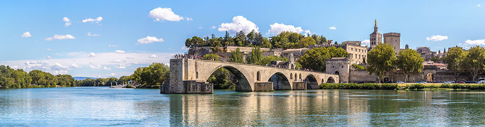 Avignon, son célèbre pont et la cité des papes