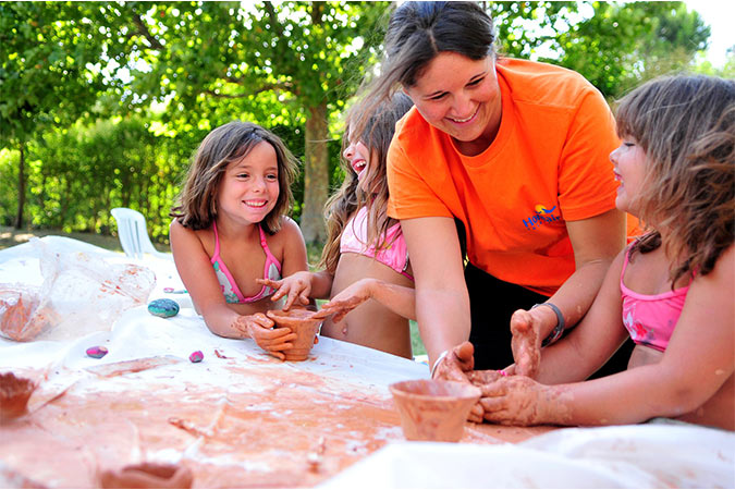 atelier poterie au club enfants