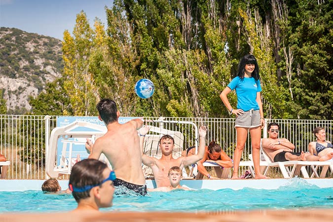 activité sportive à la piscine