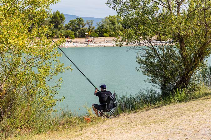 pêcher aux abords du camping Les Rives du Lubéron